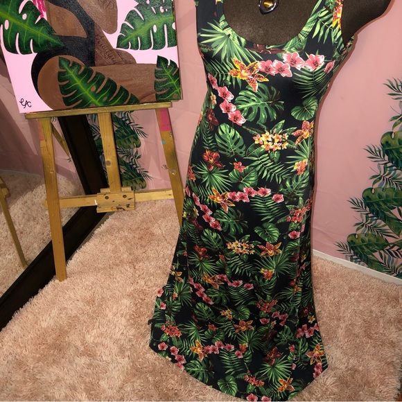 Zinzane Navy (or Black) Tropical Print Maxi Dress - Picture 4 of 8
